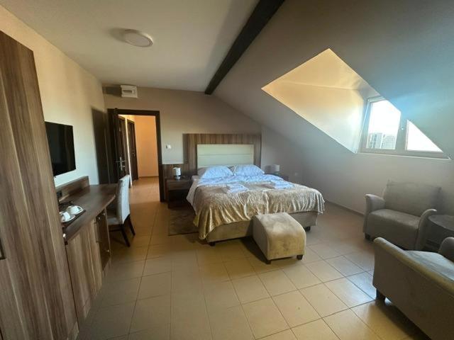 Jp Motel Mali Pariz Bor Bagian luar foto