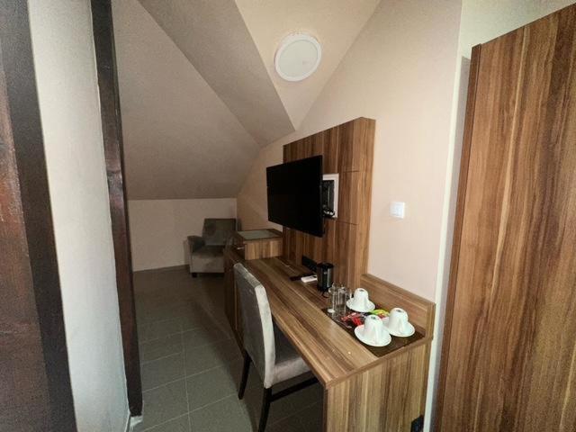 Jp Motel Mali Pariz Bor Bagian luar foto