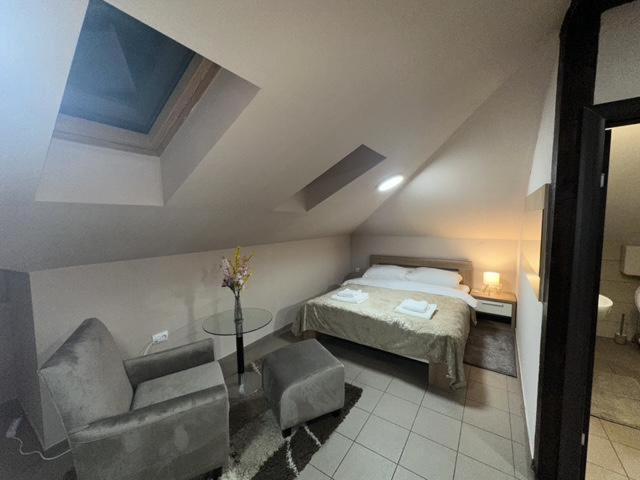 Jp Motel Mali Pariz Bor Bagian luar foto