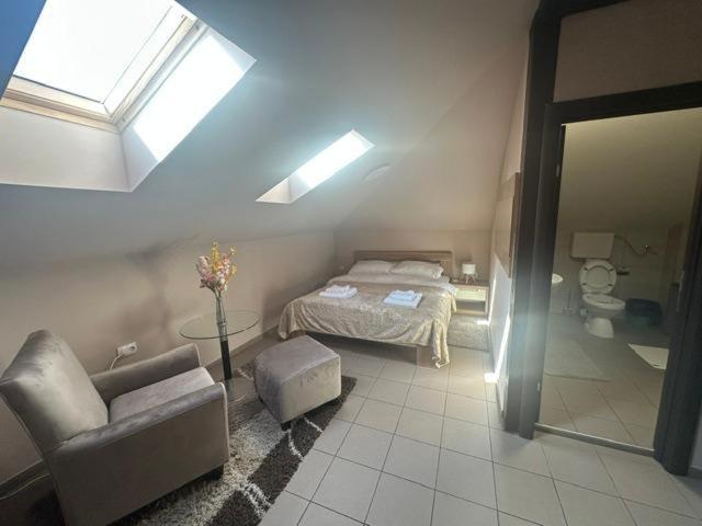 Jp Motel Mali Pariz Bor Bagian luar foto