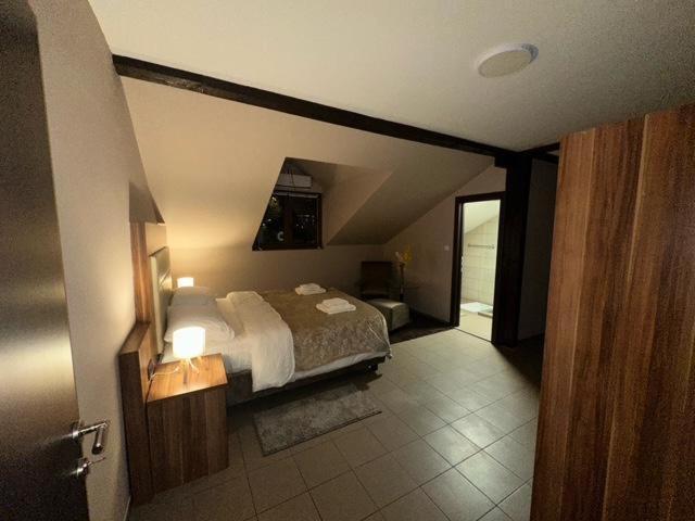 Jp Motel Mali Pariz Bor Bagian luar foto