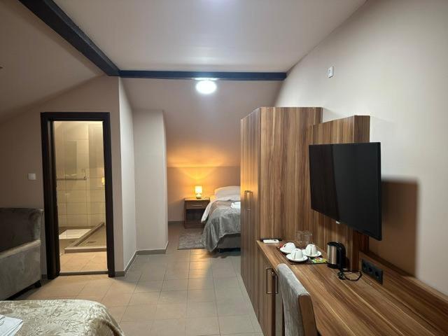 Jp Motel Mali Pariz Bor Bagian luar foto