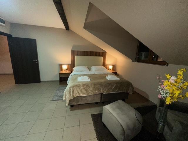 Jp Motel Mali Pariz Bor Bagian luar foto