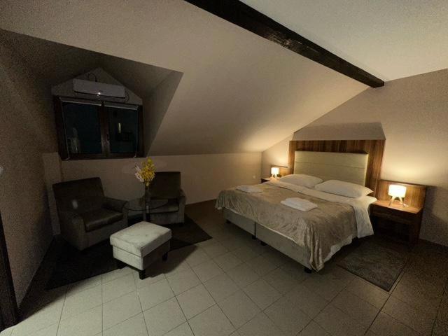 Jp Motel Mali Pariz Bor Bagian luar foto
